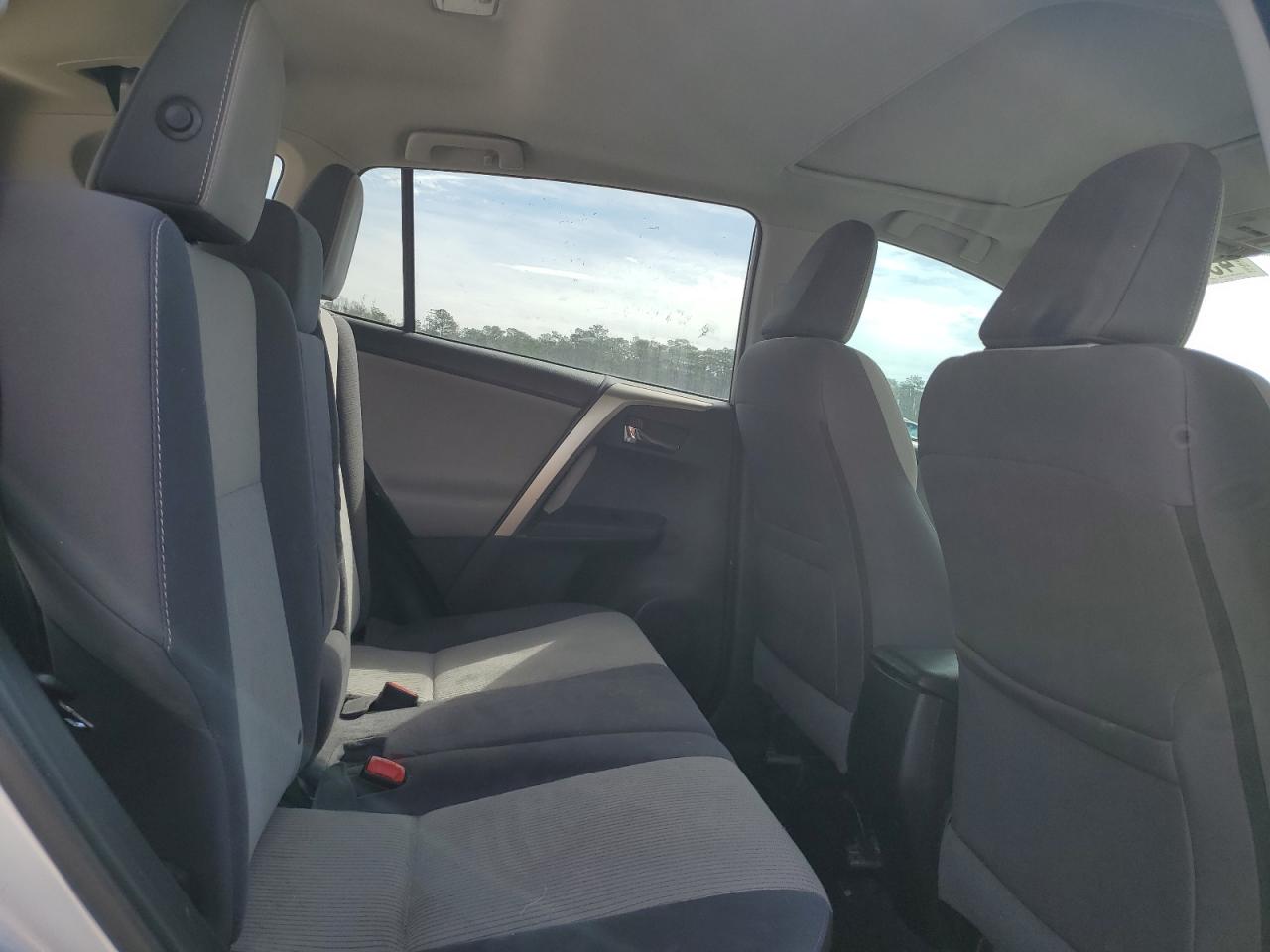 2014 Toyota RAV 4 - Image 12