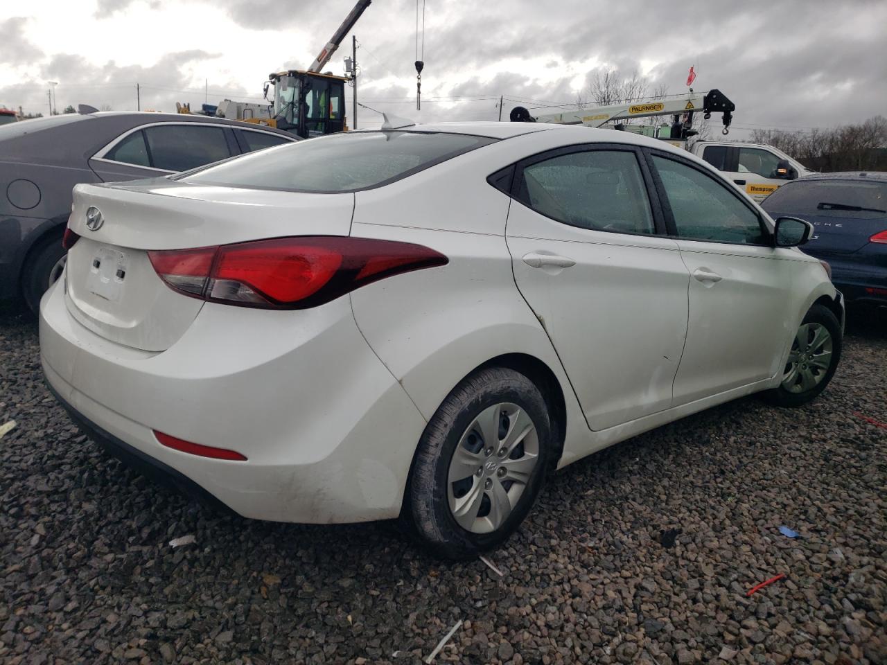 2016 Hyundai Elantra - Image 3