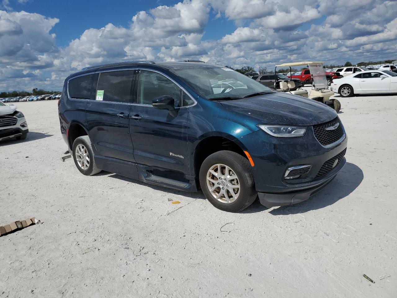 2021 Chrysler Pacifica - Image 4