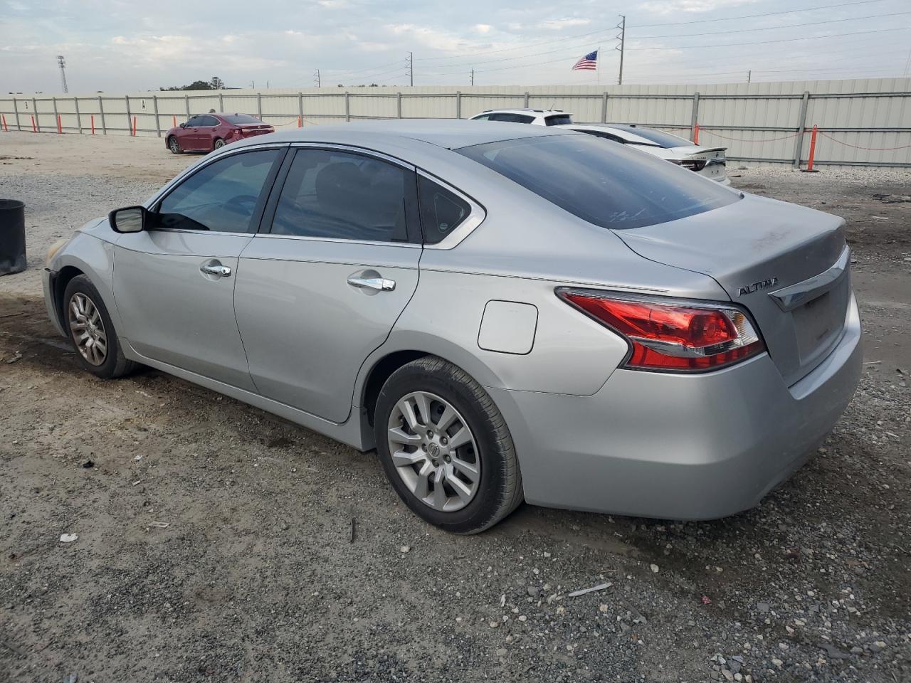 2014 Nissan Altima - Image 2
