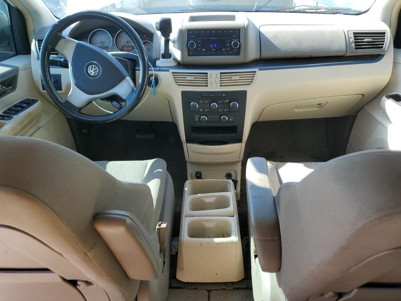 2009 Volkswagen Routan - Image 8