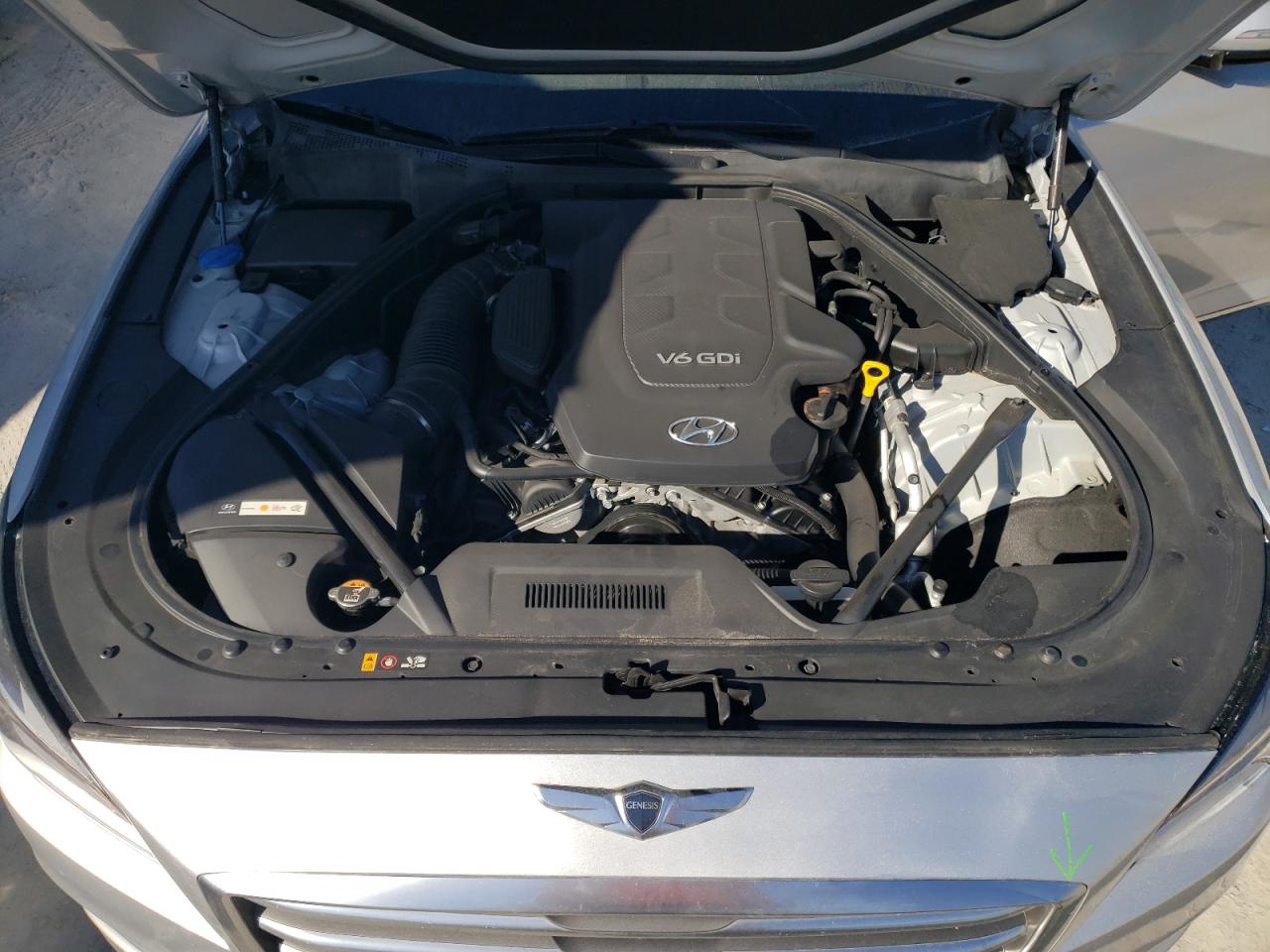 2015 Hyundai Genesis - Image 11