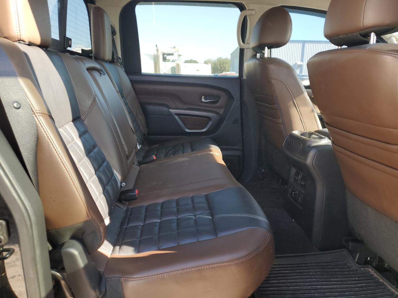 2017 Nissan Titan - Image 10