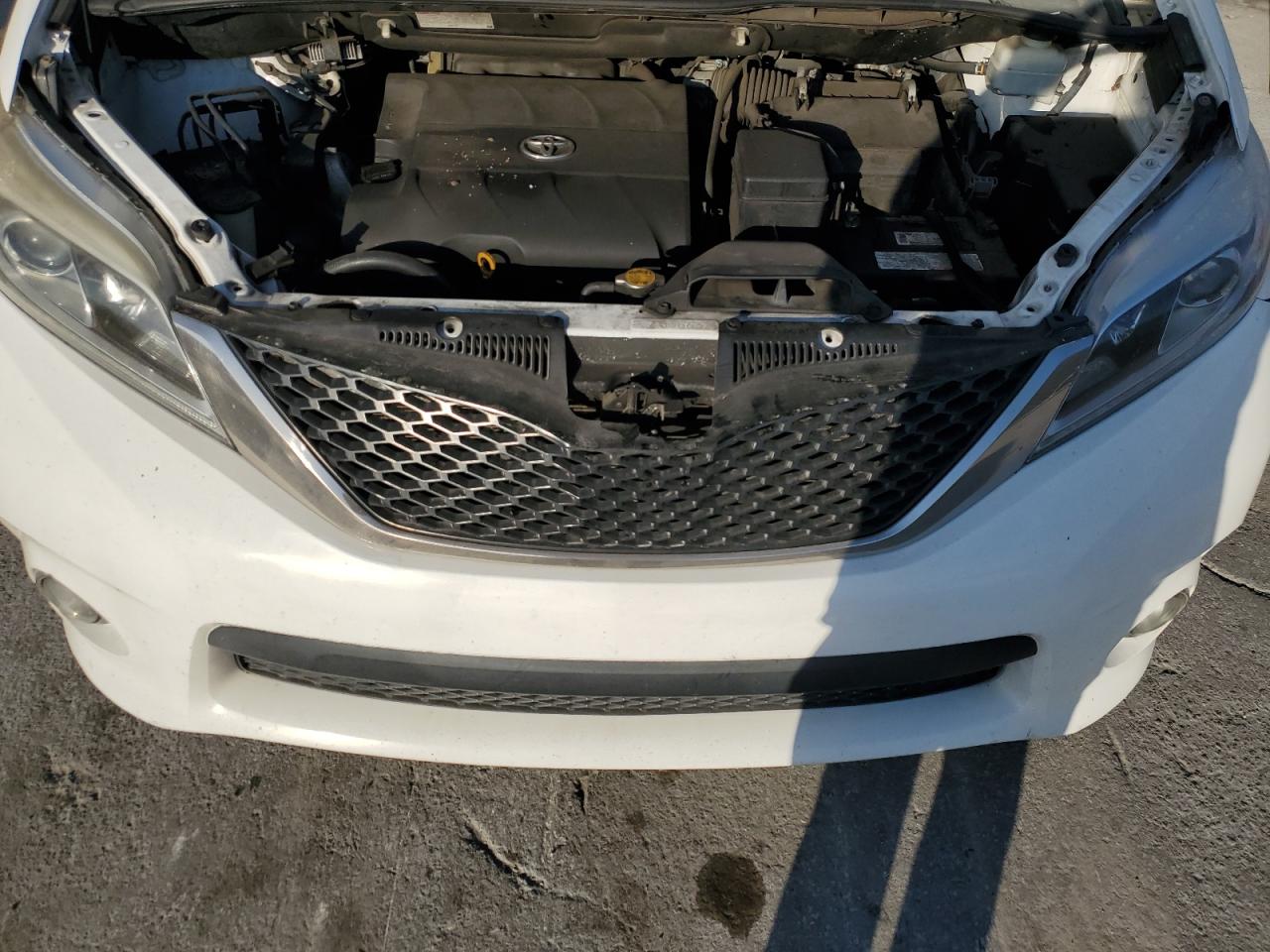 2011 Toyota Sienna - Image 12