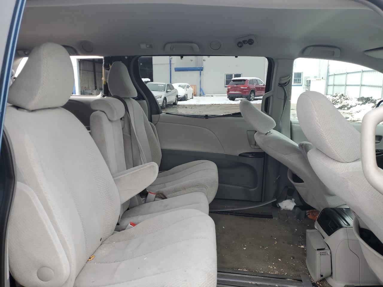 2012 Toyota Sienna - Image 11