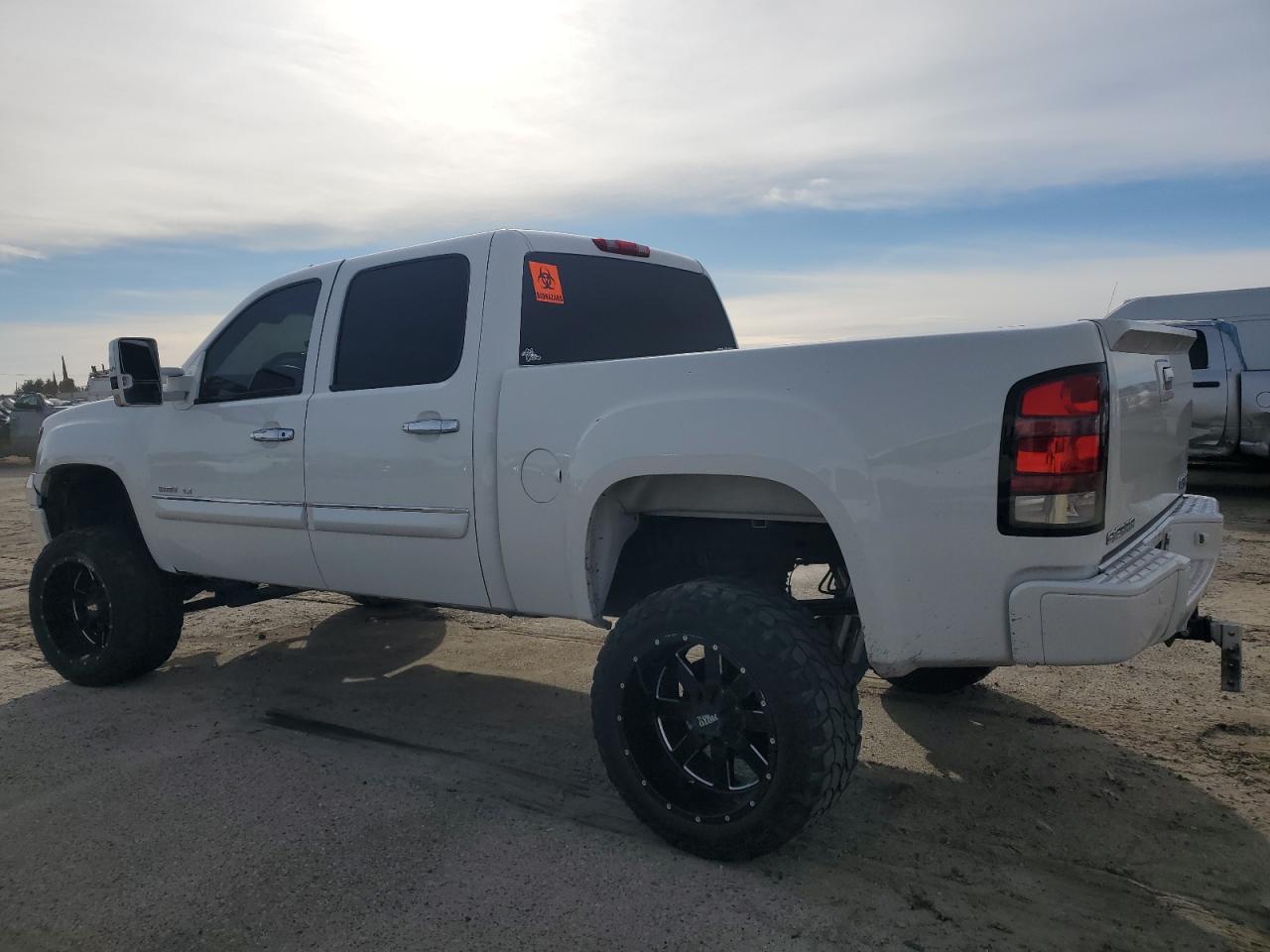 2007 GMC Sierra - Image 2