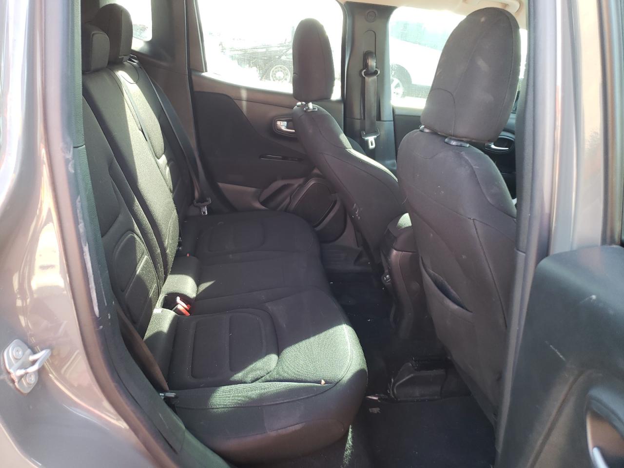 2020 Jeep Renegade - Image 10