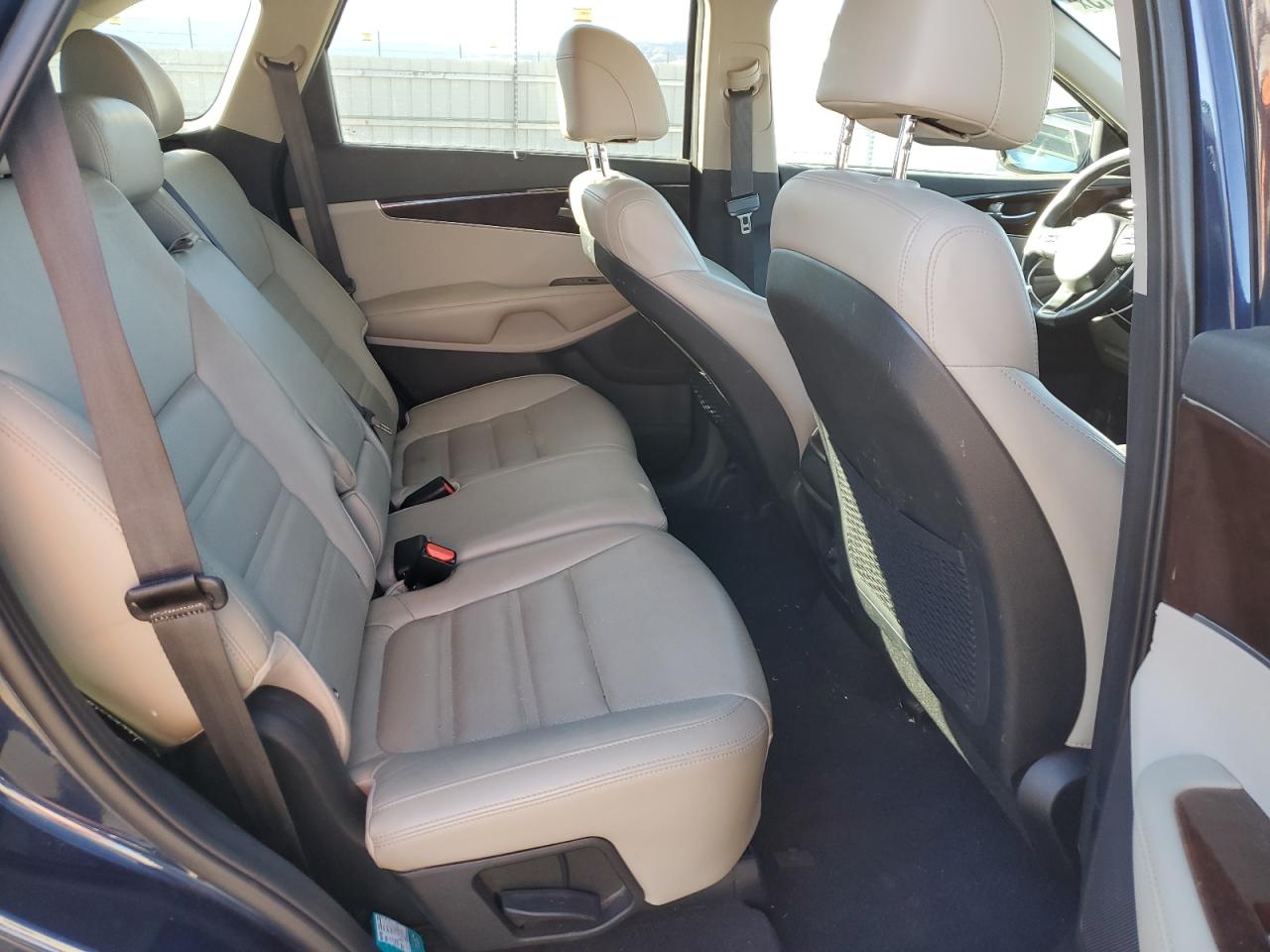 2017 Kia Sorento - Image 11