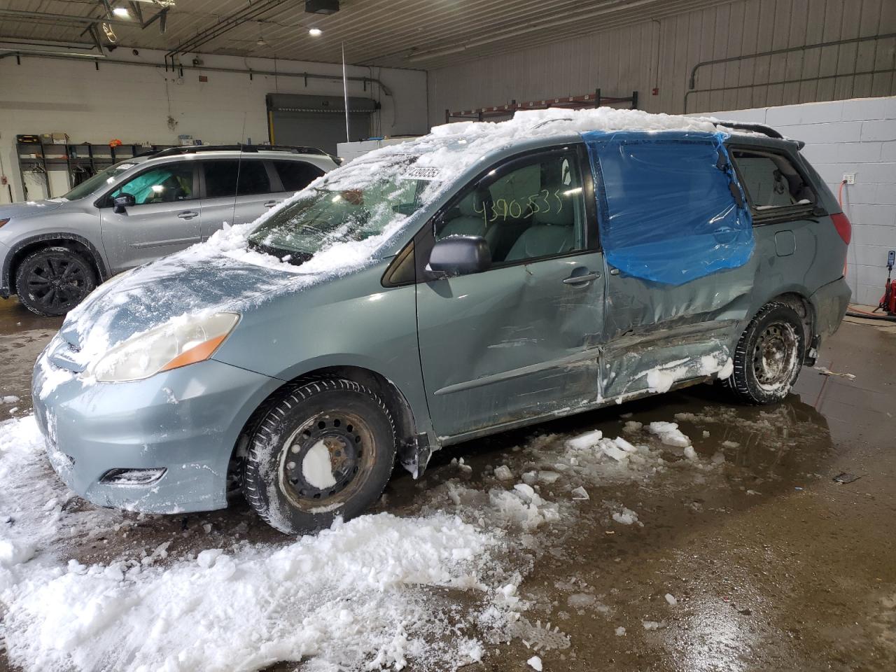 2009 Toyota Sienna - Image 1