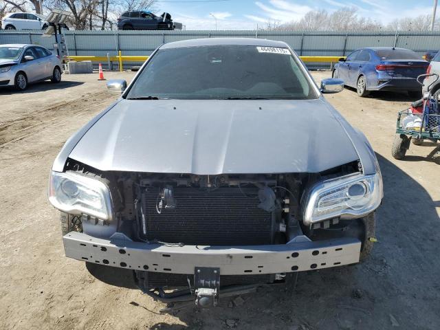  CHRYSLER 300 2018 Srebrny