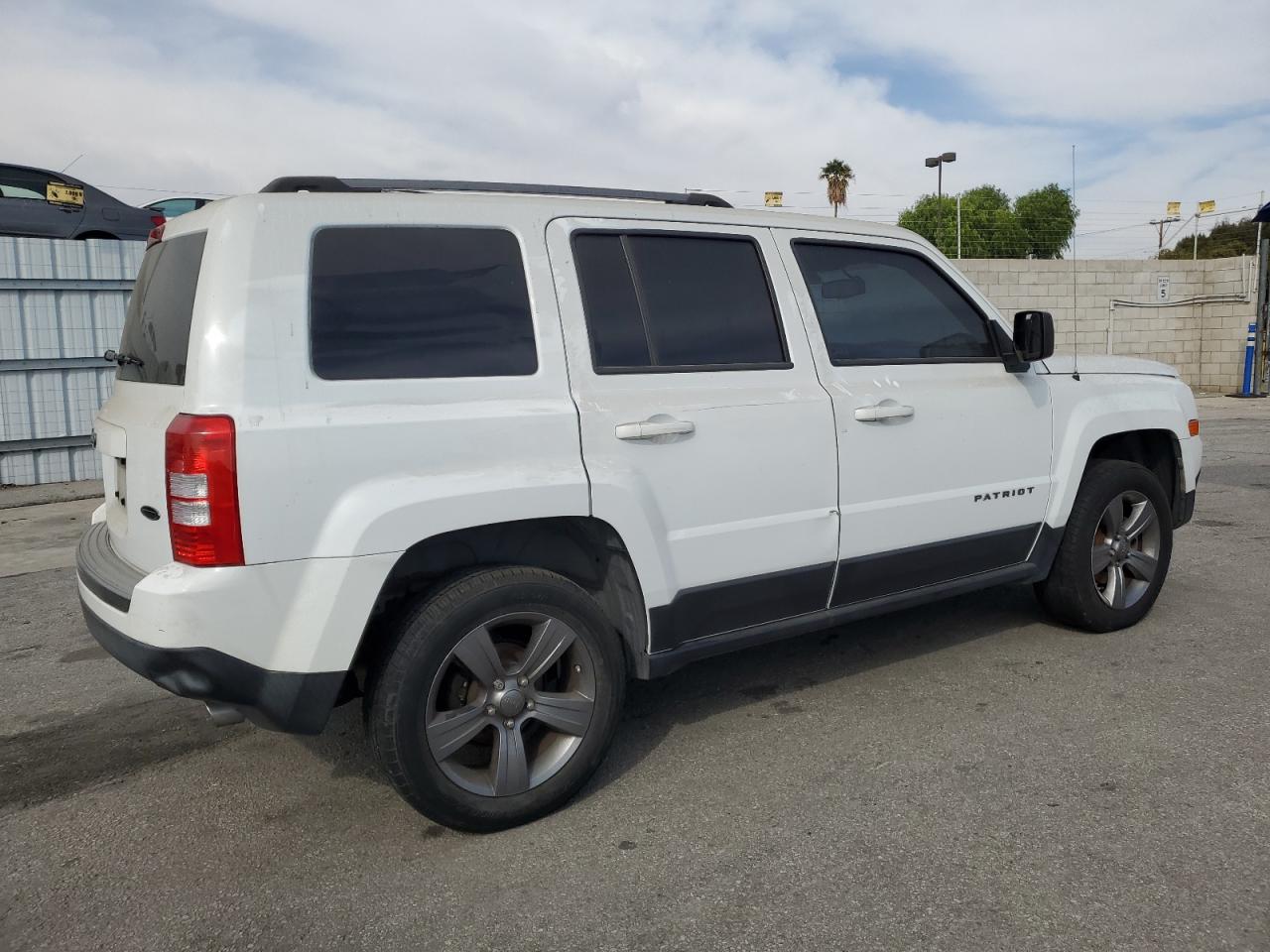 2016 Jeep Liberty (Patriot) - Image 3