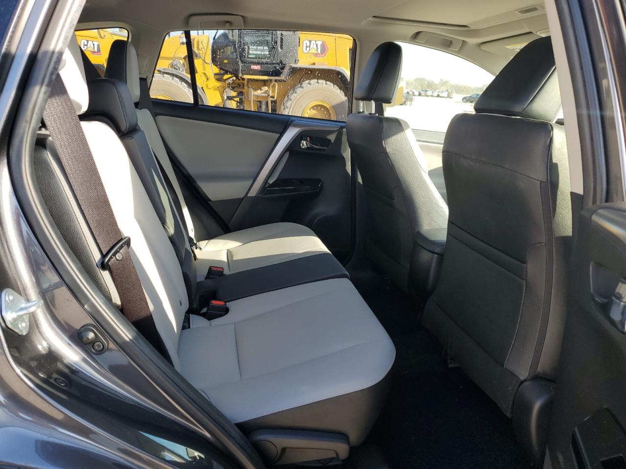 2017 Toyota RAV 4 - Image 11