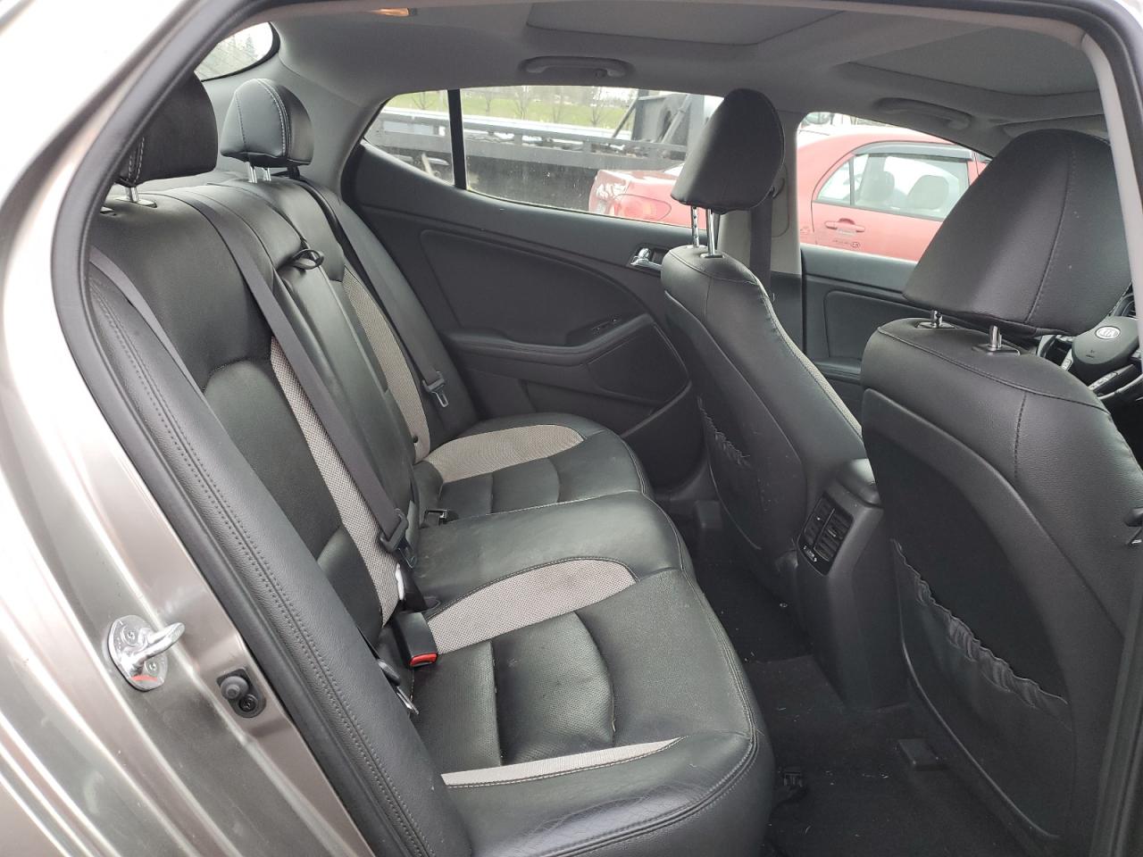 2012 Kia Optima - Image 10