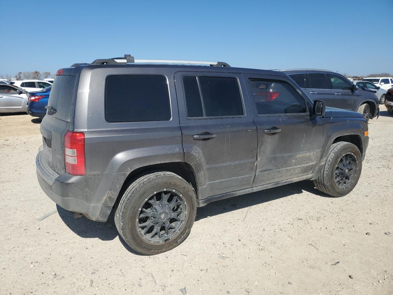 2016 Jeep Liberty (Patriot) - Image 3