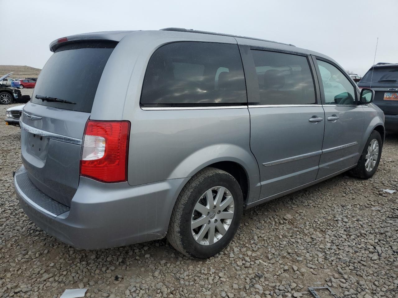 2016 Chrysler Town & Country - Image 3