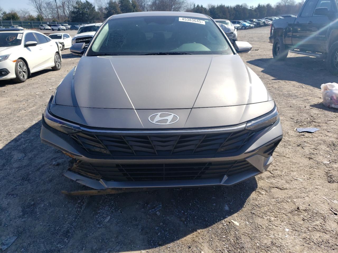 2024 Hyundai Elantra - Image 5