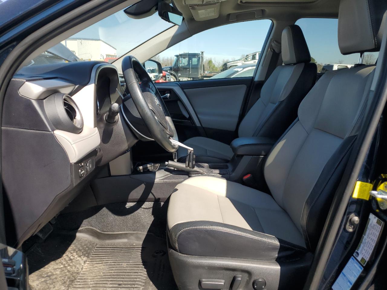 2017 Toyota RAV 4 - Image 7