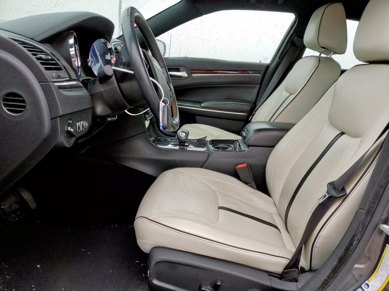 2014 Chrysler 300 - Image 7