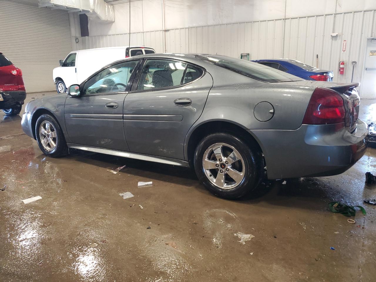 2005 Pontiac Grand Prix - Image 2