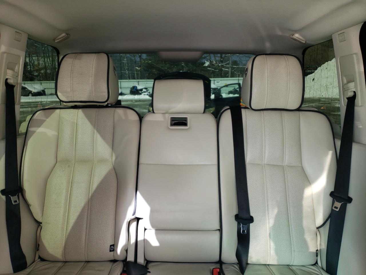 2011 Land Rover Range Rover - Image 10