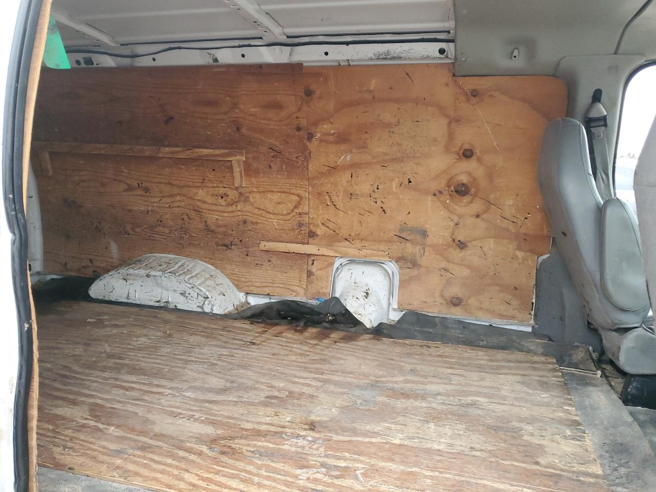 2003 Ford Econoline - Image 11