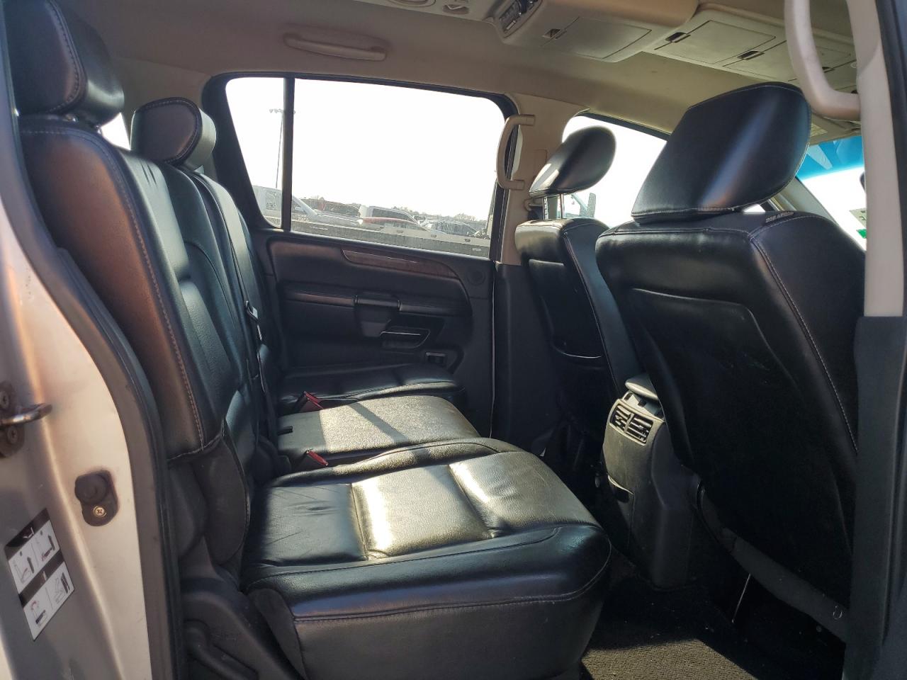 2010 Nissan Armada - Image 11