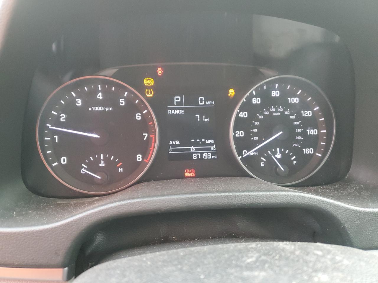 2017 Hyundai Elantra - Image 9