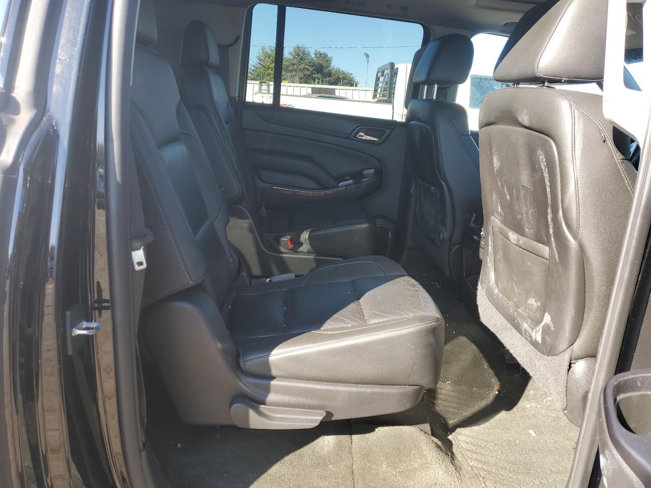 2015 Chevrolet Suburban - Image 11