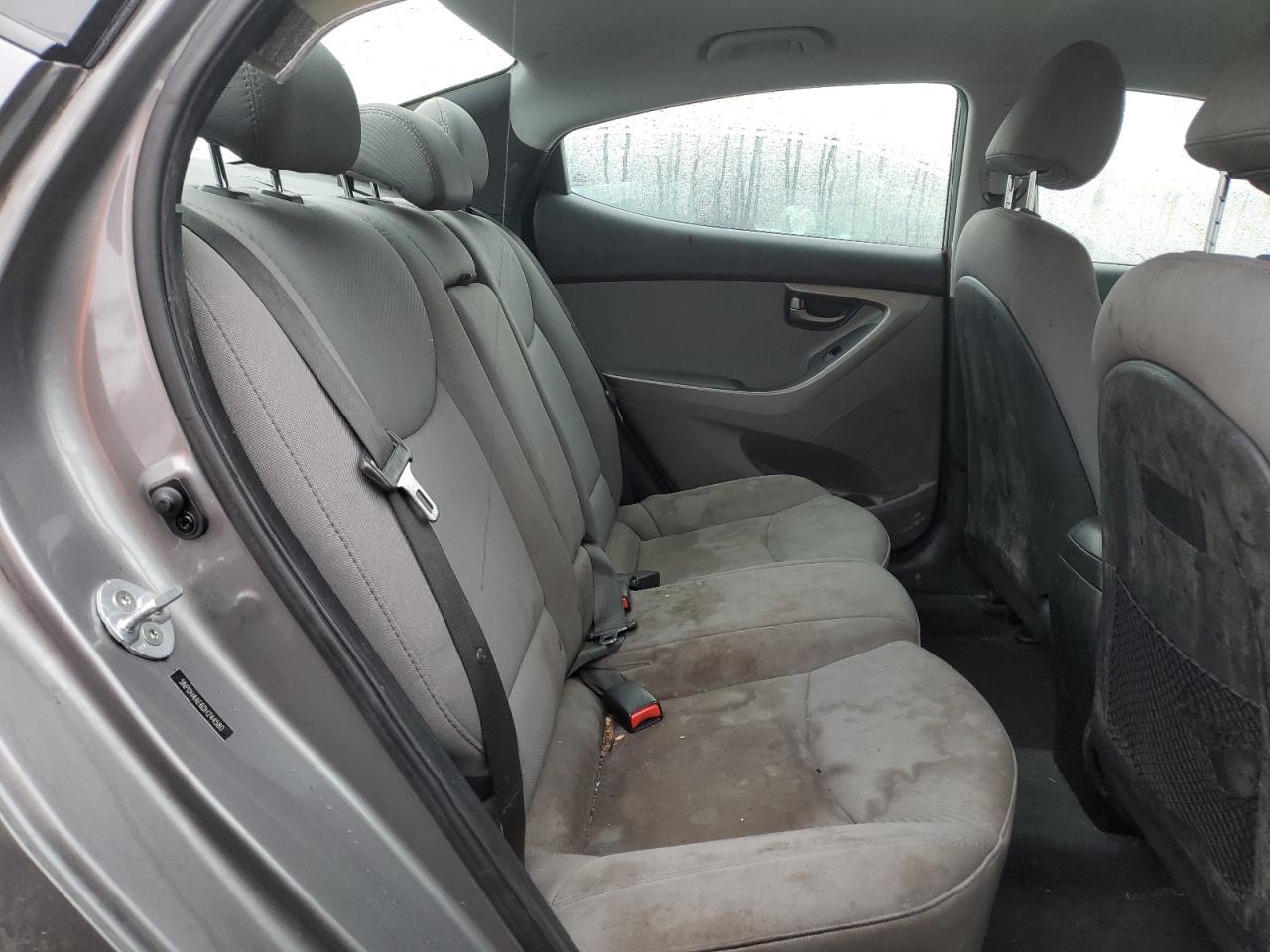 2013 Hyundai Elantra - Image 10