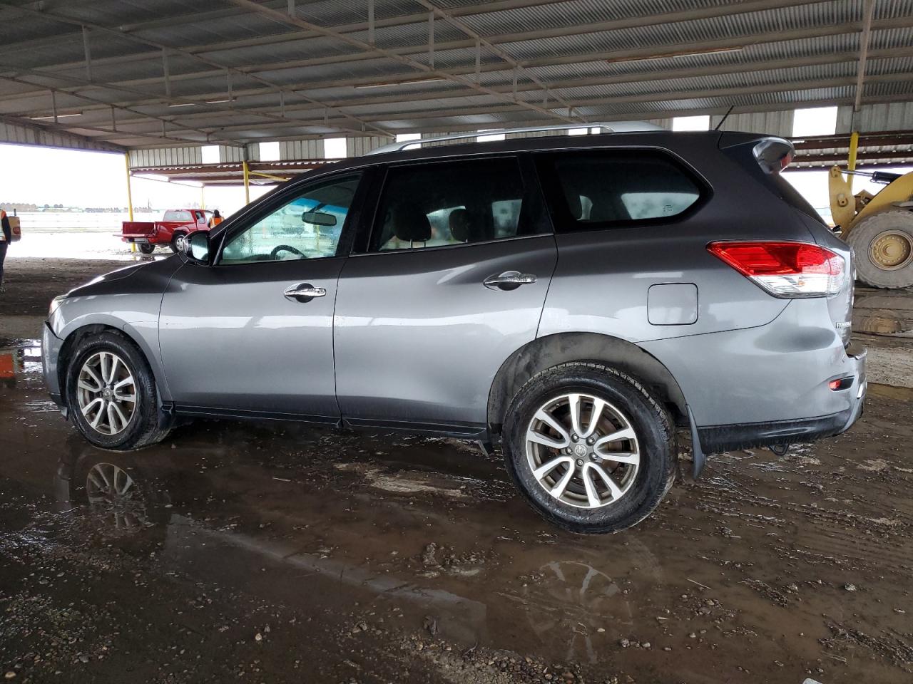 2016 Nissan Pathfinder - Image 2