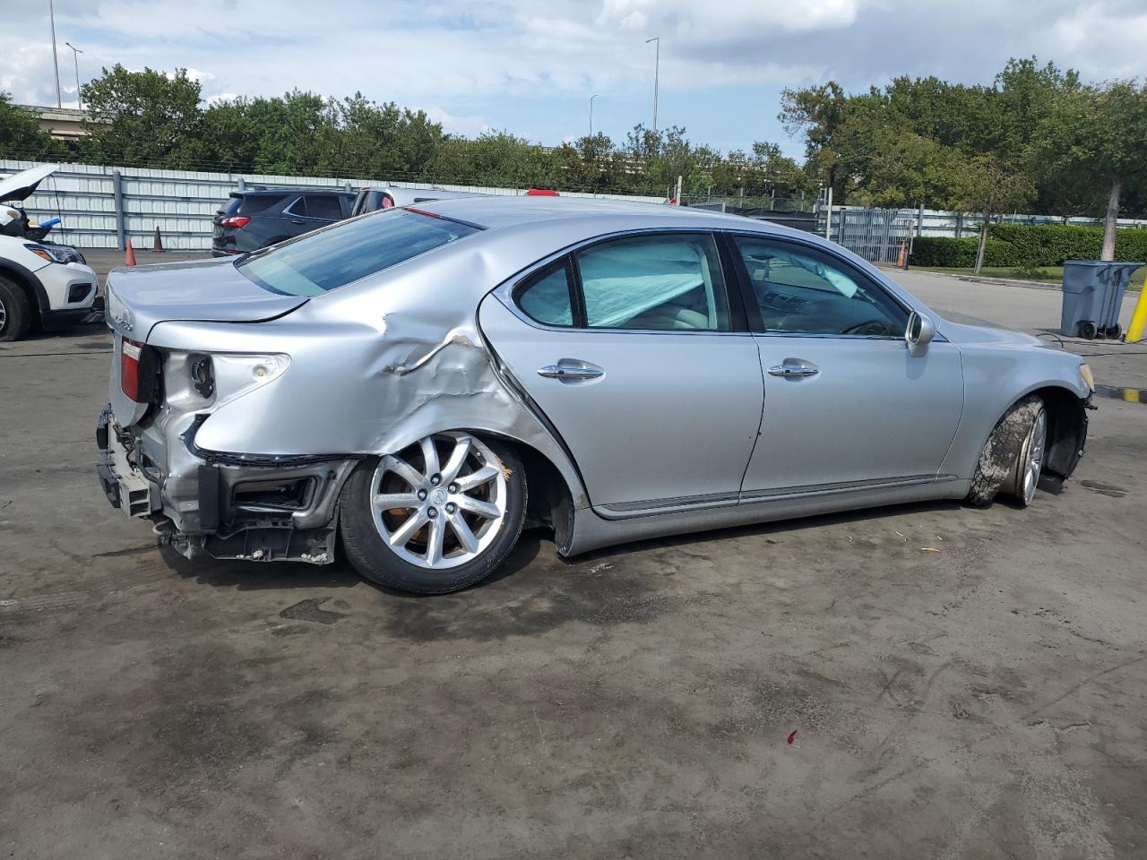 2007 Lexus LS - Image 3