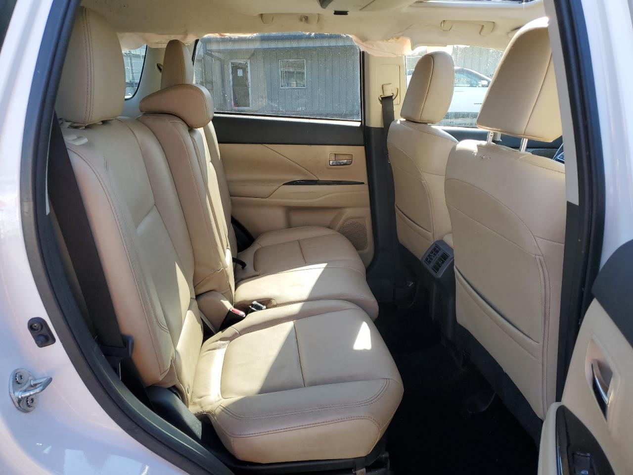 2019 Mitsubishi Outlander - Image 11