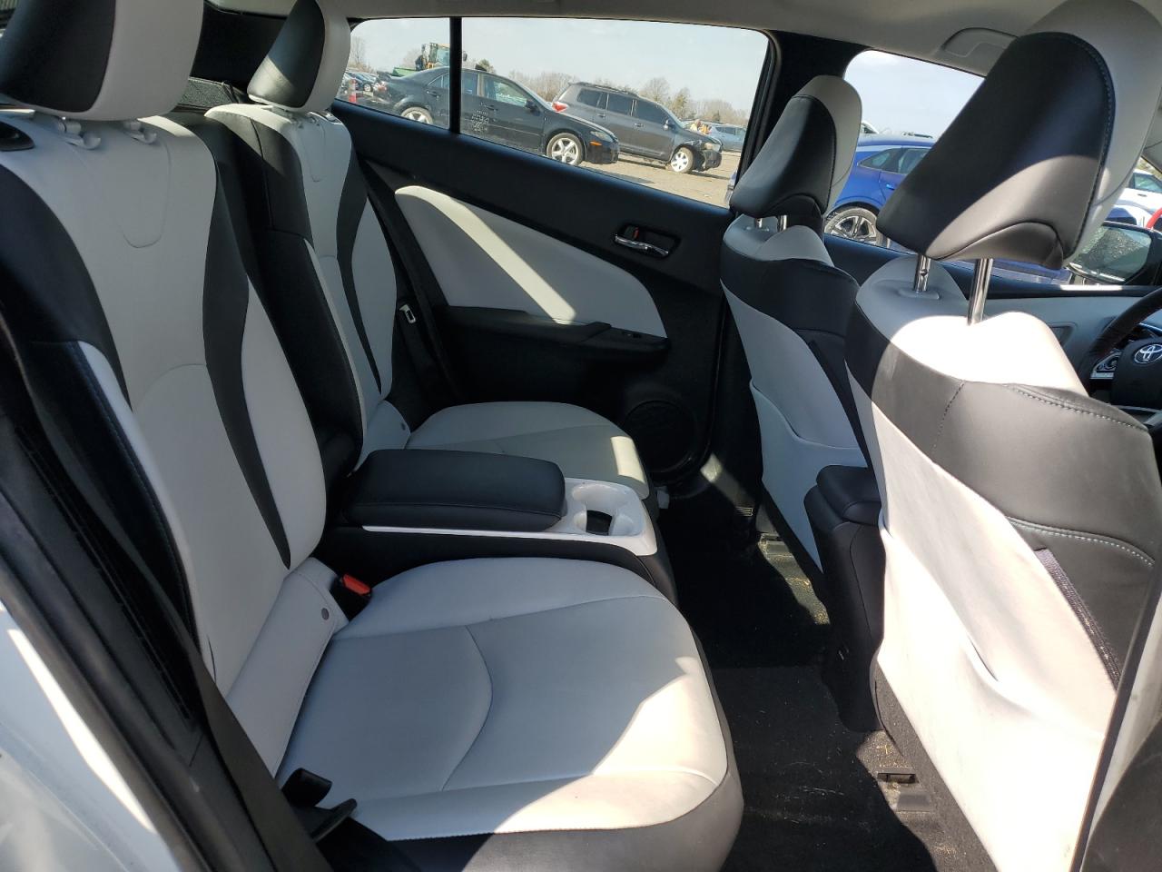 2017 Toyota Prius - Image 10