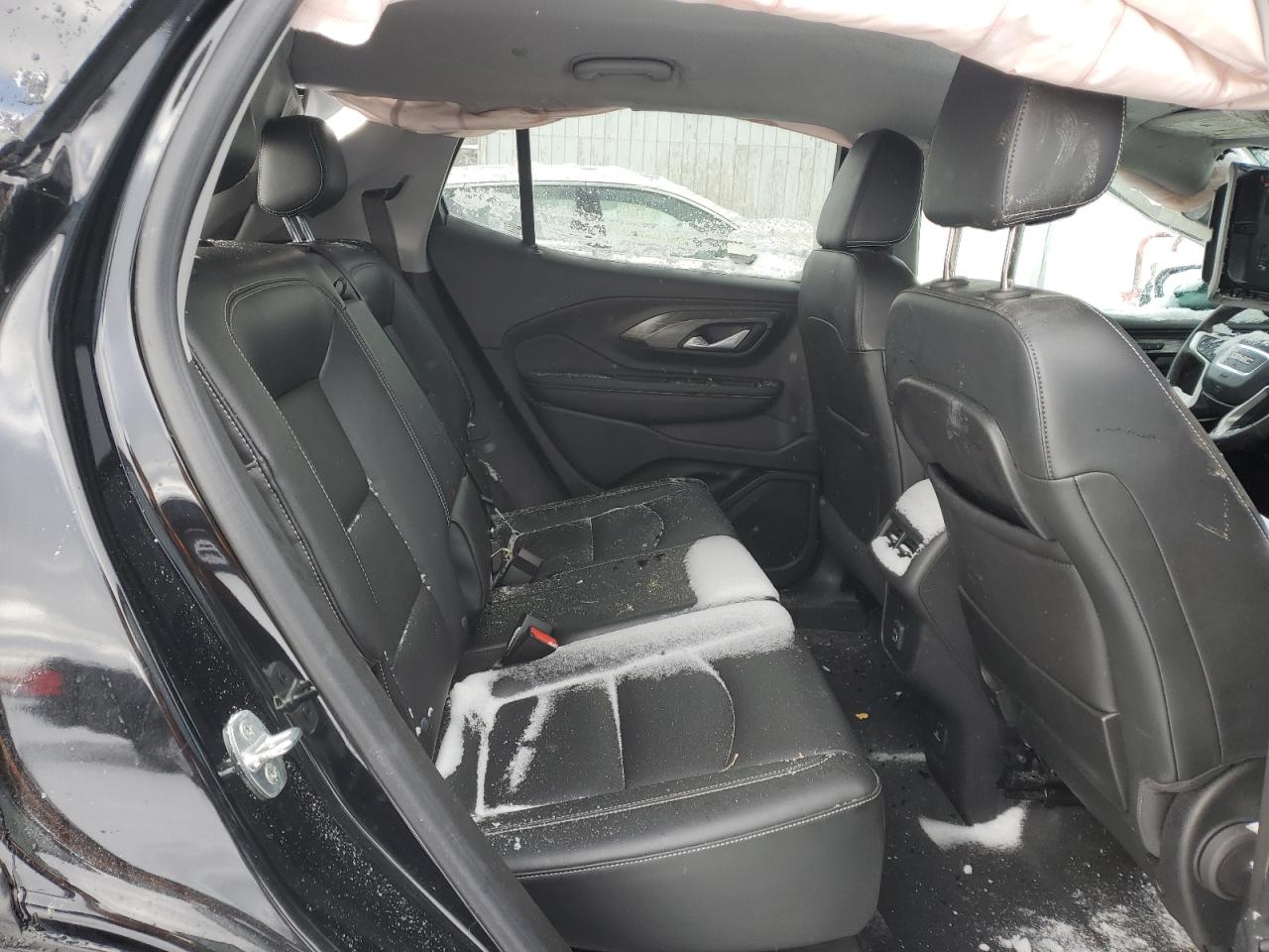 2022 GMC Terrain - Image 11