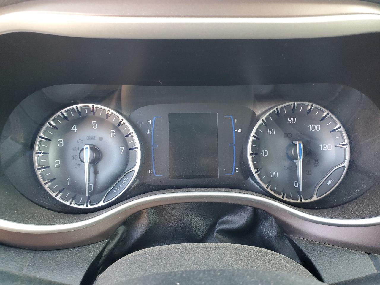 2017 Chrysler Pacifica - Image 9
