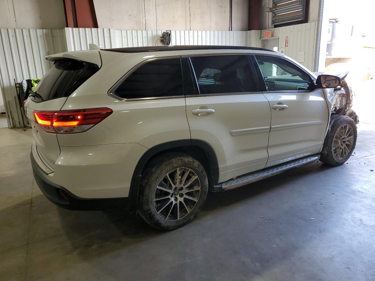 2017 Toyota Highlander - Image 3