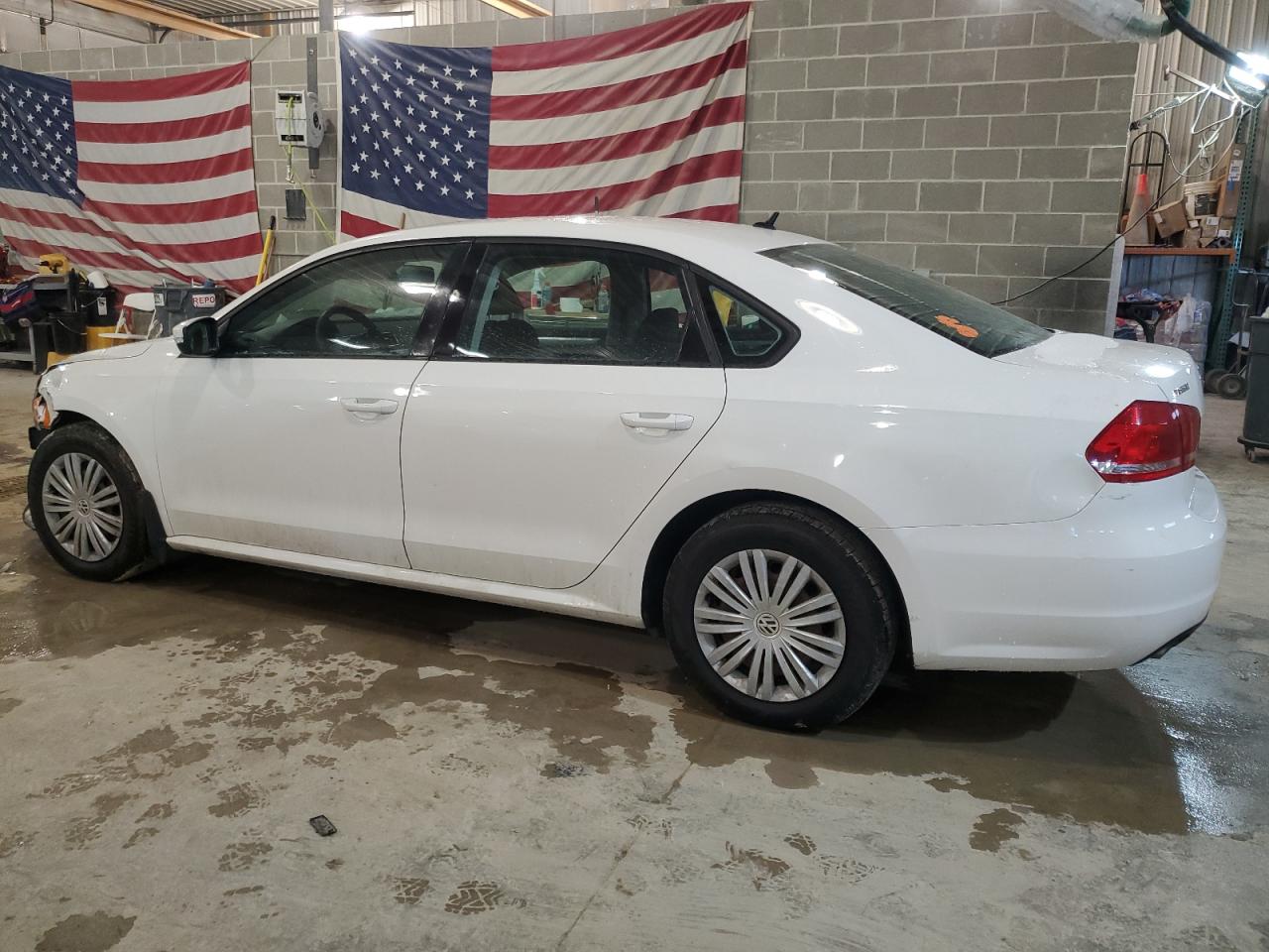2014 Volkswagen Passat - Image 2