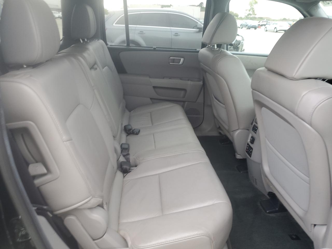 2014 Honda Pilot - Image 11
