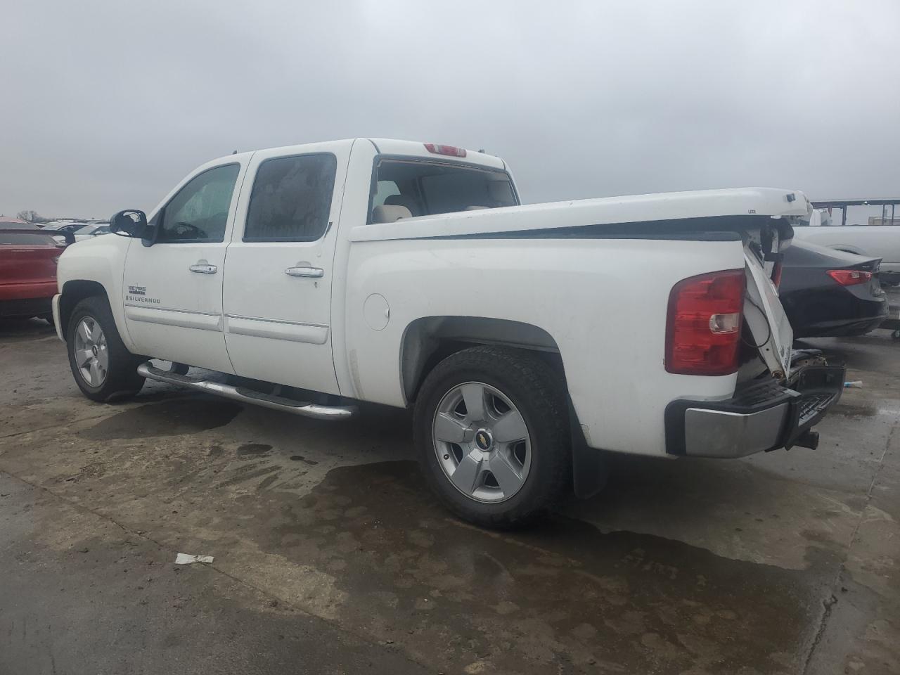 2009 Chevrolet Silverado - Image 2