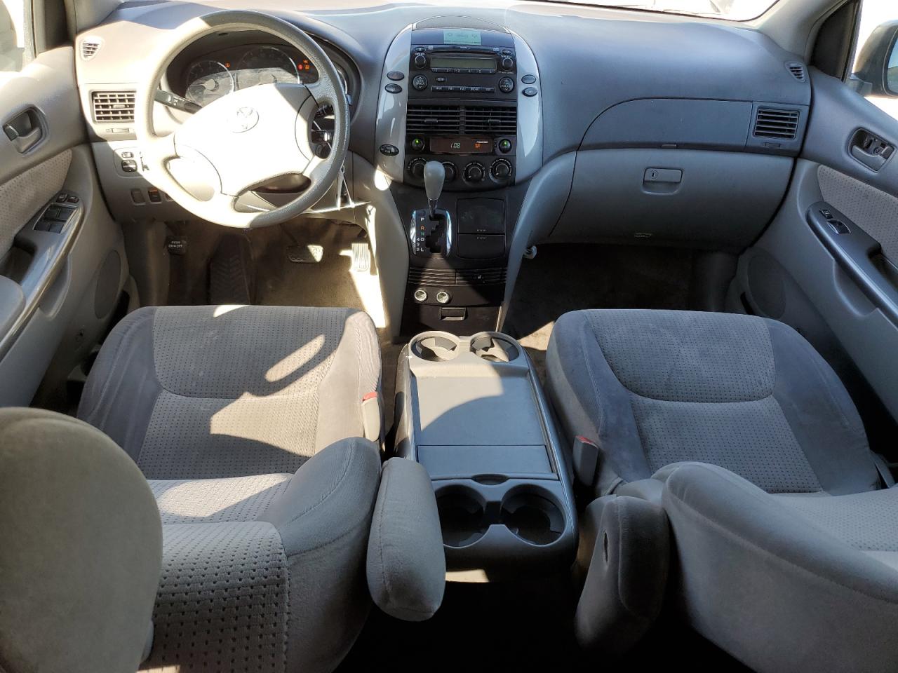 2010 Toyota Sienna - Image 8