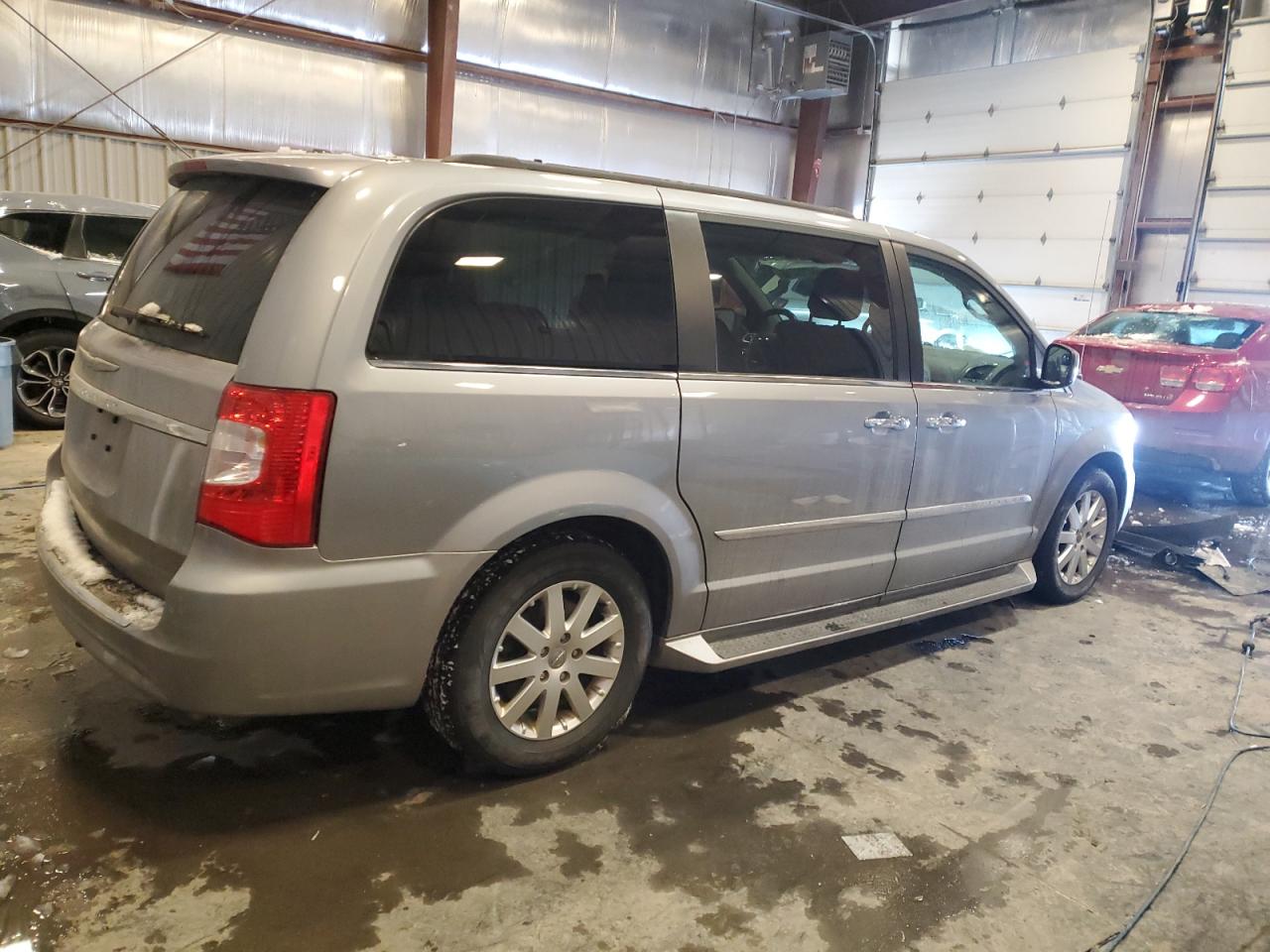 2014 Chrysler Town & Country - Image 3