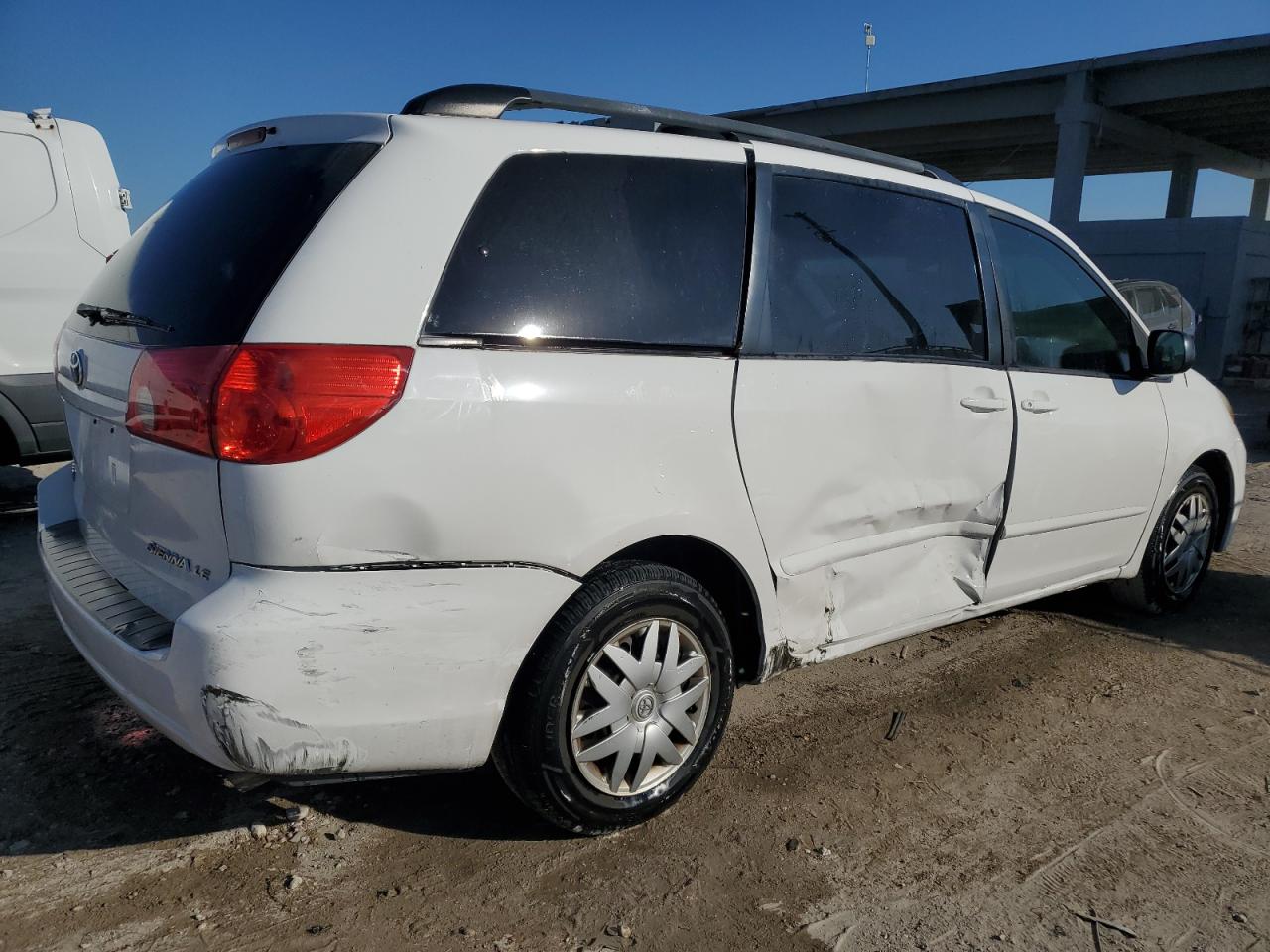 2008 Toyota Sienna - Image 3