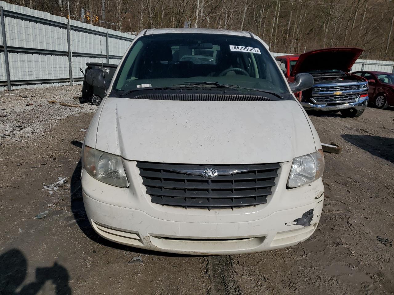 2006 Chrysler Town & Country - Image 5