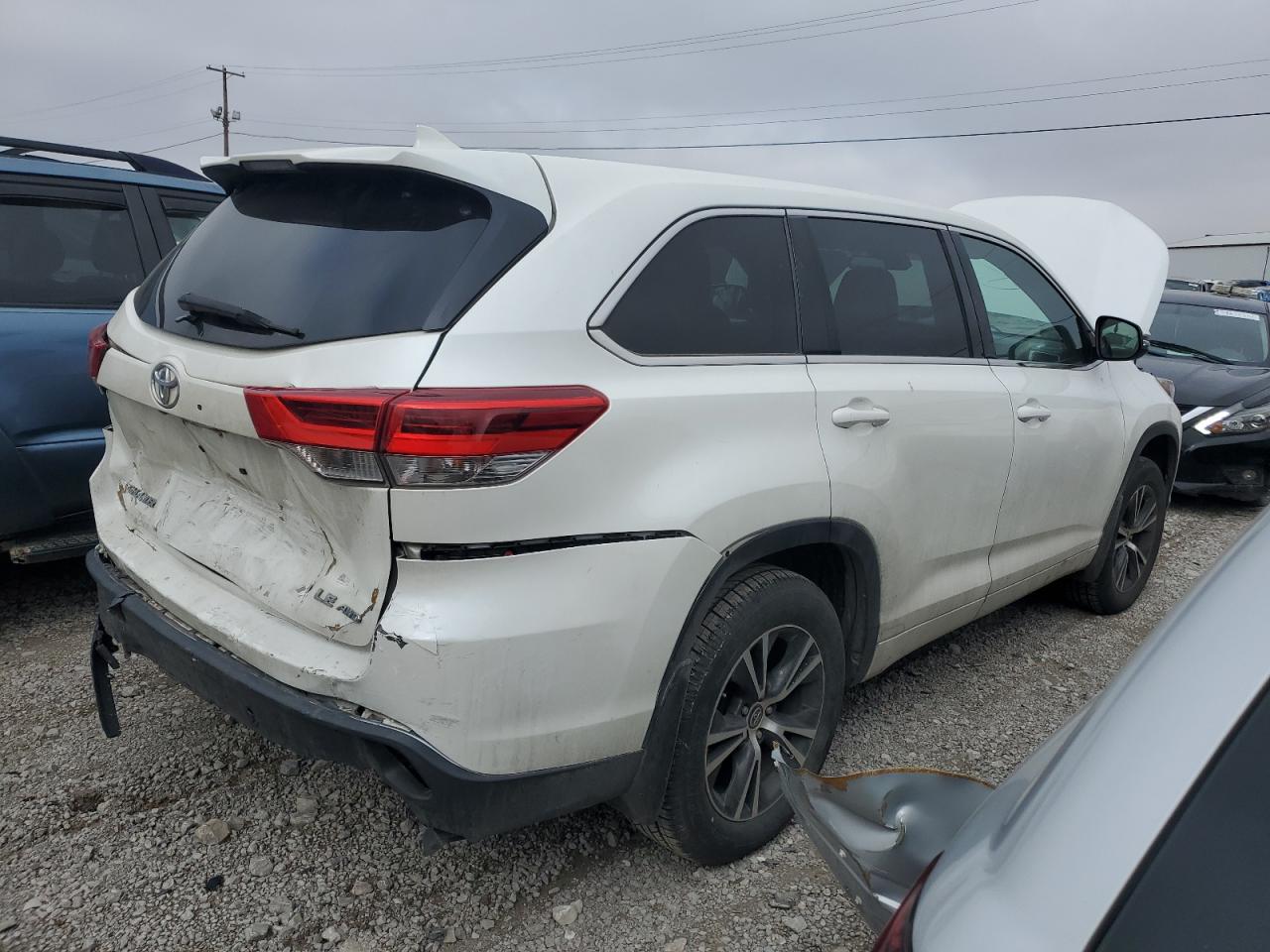 2017 Toyota Highlander - Image 3
