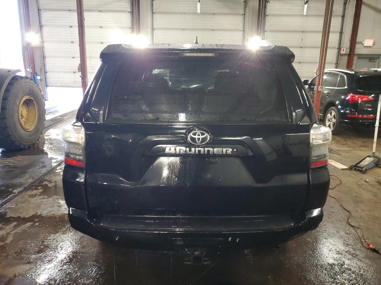 2017 Toyota 4Runner - Image 6