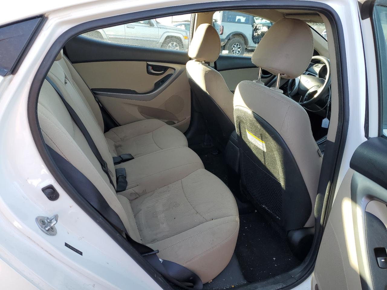 2015 Hyundai Elantra - Image 10