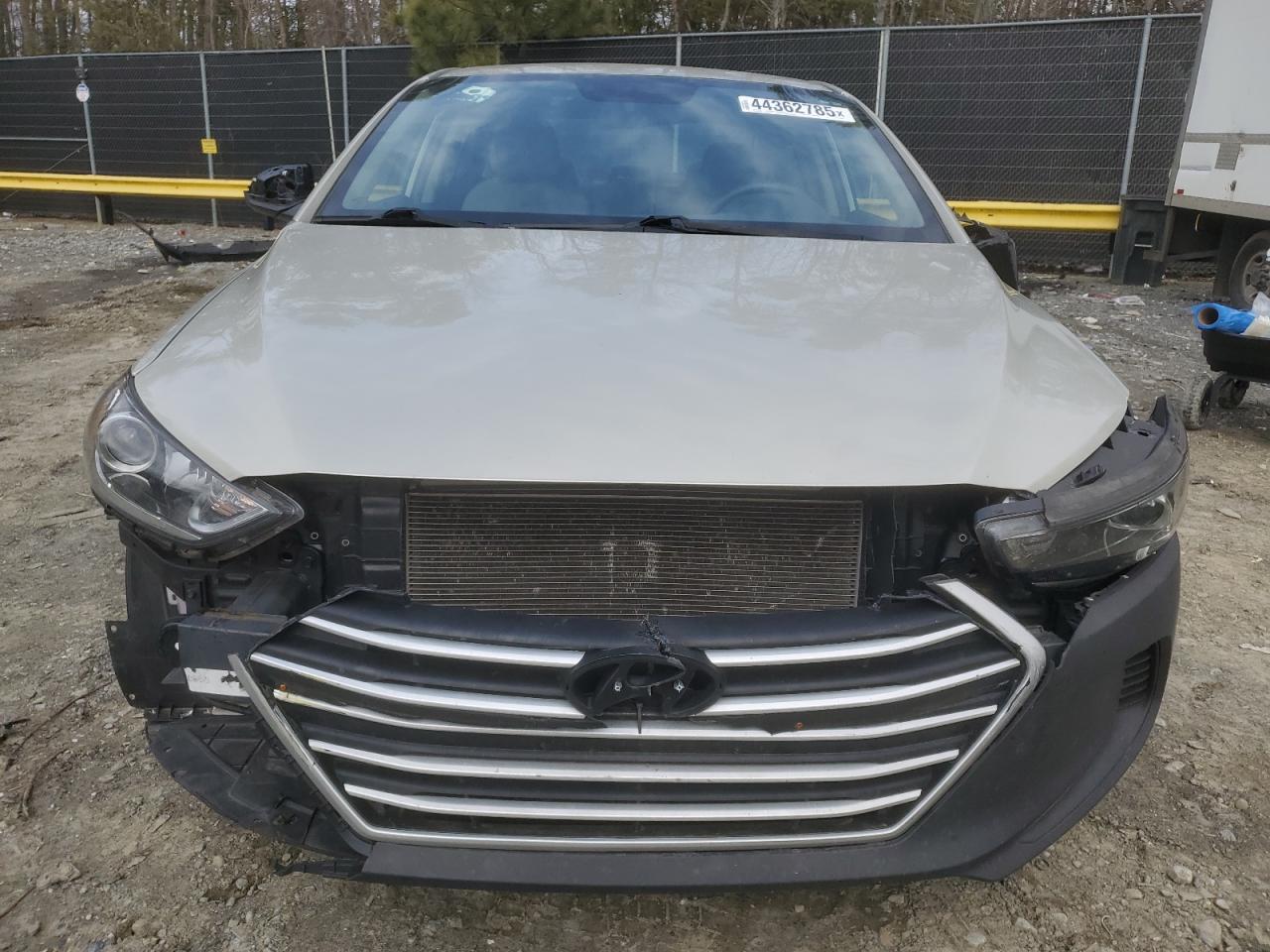 2017 Hyundai Elantra - Image 5