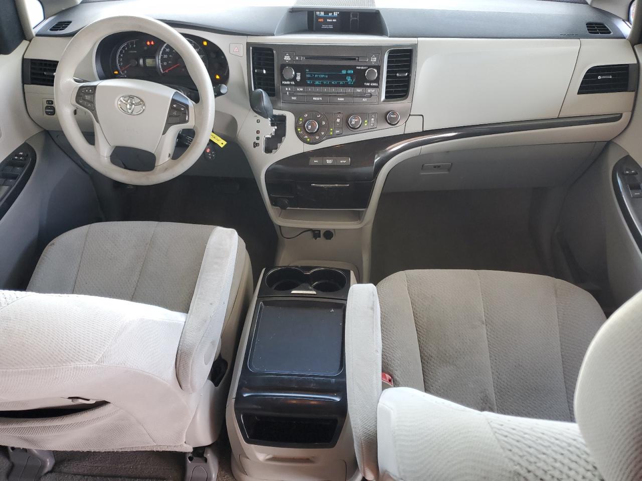 2011 Toyota Sienna - Image 8