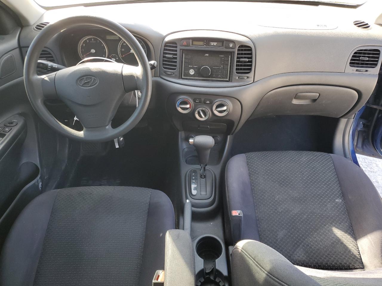 2010 Hyundai Accent - Image 8