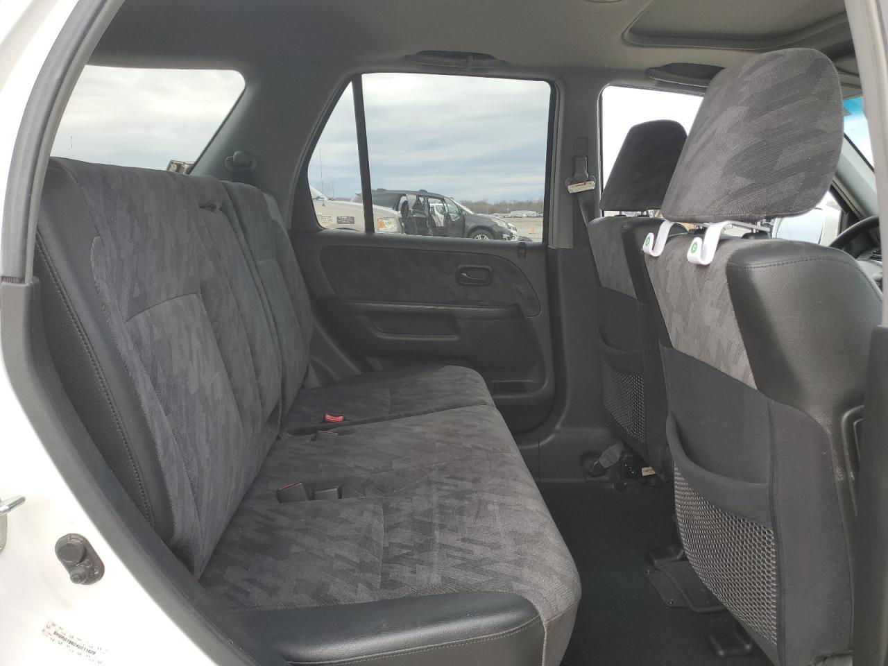 2004 Honda CR-V - Image 11